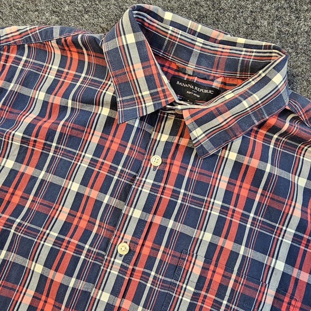 Banana Republic Soft Wash Button Up Shirt Mens Large Red Blue Plaid Short Sleeve